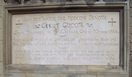 Inscription à la commémoration de Gérard Grote à la 'Broederkerk' à Deventer