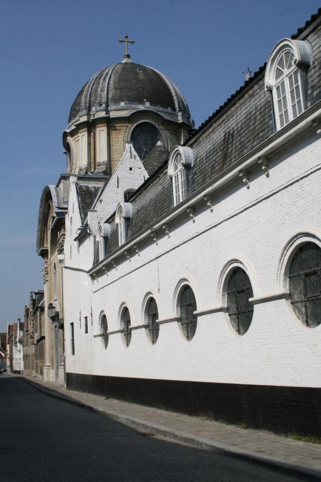 Le monastère vu de la Carmersstraat, les fenêtres des parloirs